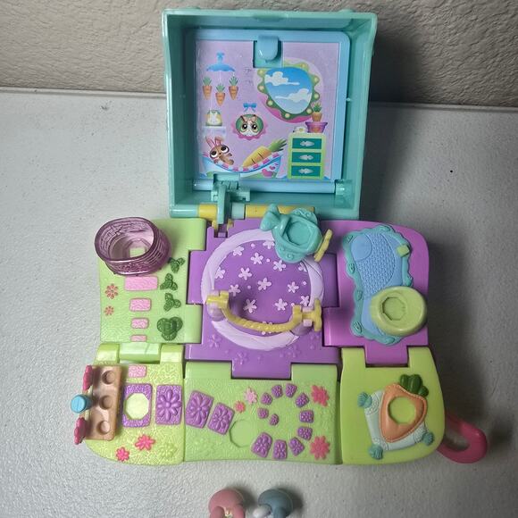 Littlest Pet Shop Teeniest Tiniiest Bunnies Playset + 2 Bunny Figures - Picture 5 of 6